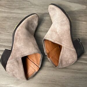 LUCKY BRAND  LEATHER BOOTIES 7